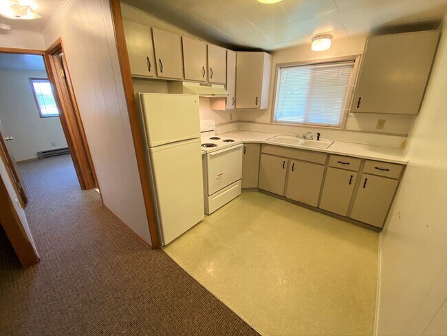 Building Photo - 805 N &#39;C&#39; St. #6-7