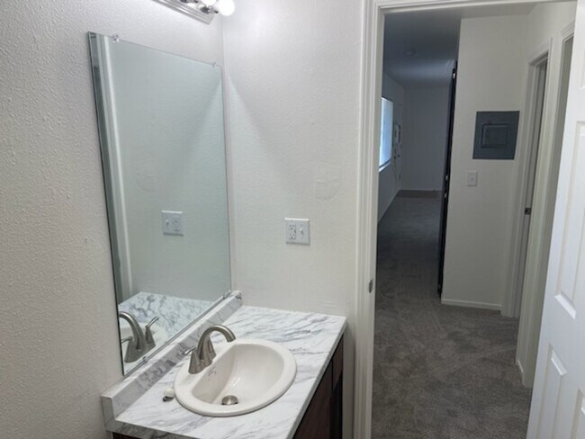 Building Photo - 545 Fein Ave