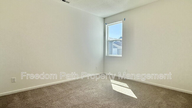 Building Photo - 5102 E Norma Ave