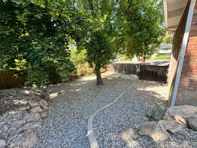 Building Photo - 1597 Navajo Dr