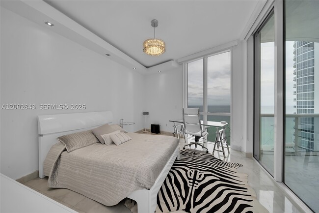 Building Photo - 16001 Collins Ave