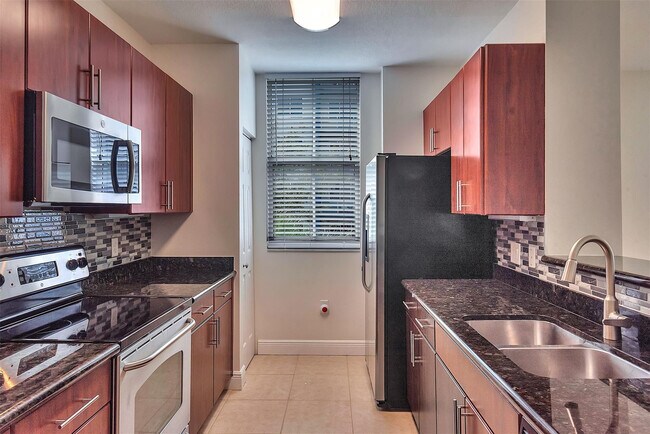 Building Photo - 2421 NE 65th St