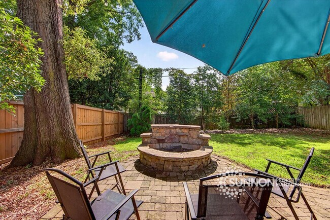 Building Photo - Adorable 3 Bedroom in Plaza Midwood Close to Everything