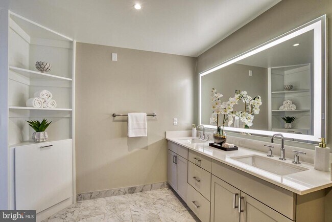 Building Photo - 925 N Fairfax St