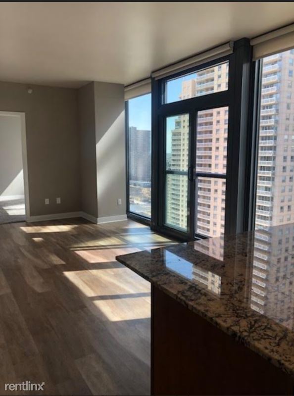 Building Photo - 1 br, 1 bath Apartment - 611 N State St