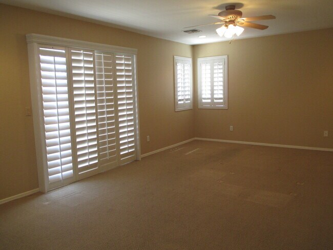 Building Photo - Beautiful Gilbert Home w/2 Master Bedrooms...