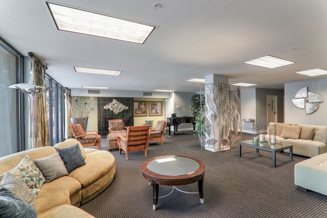 Building Photo - Fully Furnished Penthouse in Citywalk Downtown.  Short term okay