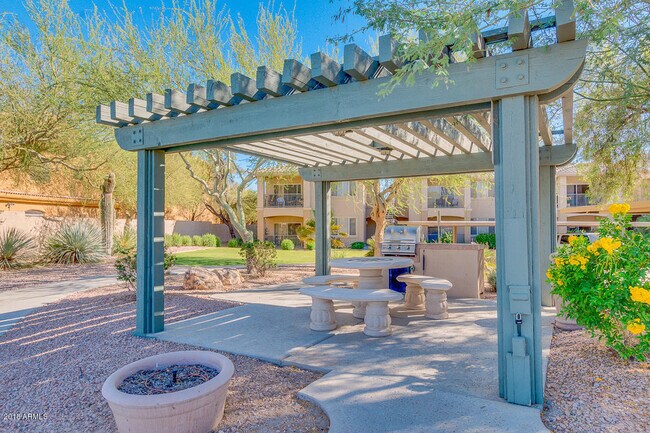 Building Photo - 16013 S Desert Foothills Pkwy