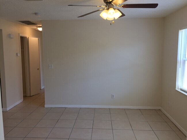 Building Photo - 942 San Christopher Drive