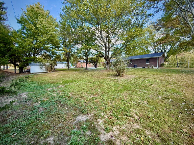 Building Photo - 597 Bluebird Dr