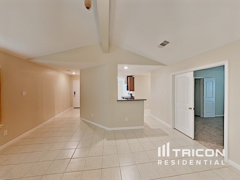 Building Photo - 508 Red Dusk Paint Dr