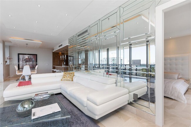 Building Photo - 5875 Collins Ave