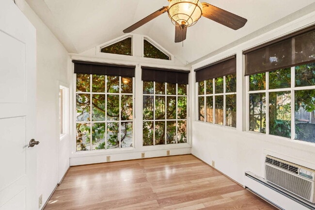 Building Photo - Charming Rustic 3-Bedroom + bonus rooms in Ashland, OR