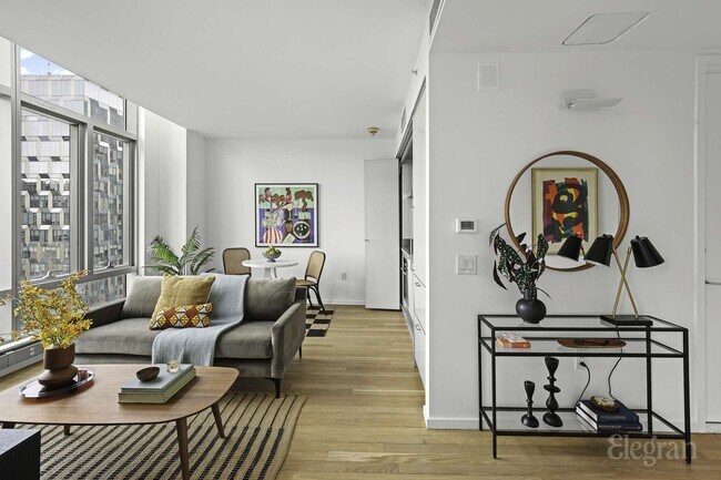 Building Photo - 18 W 48th St