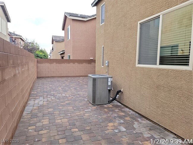 Building Photo - 10432 Yew Blossom Ave