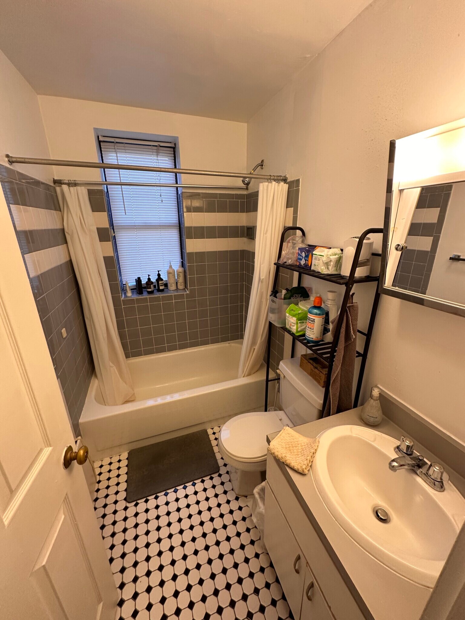 Building Photo - 845 Beacon St