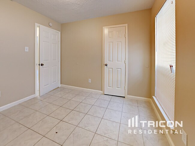 Building Photo - 3446 Edgecreek Dr