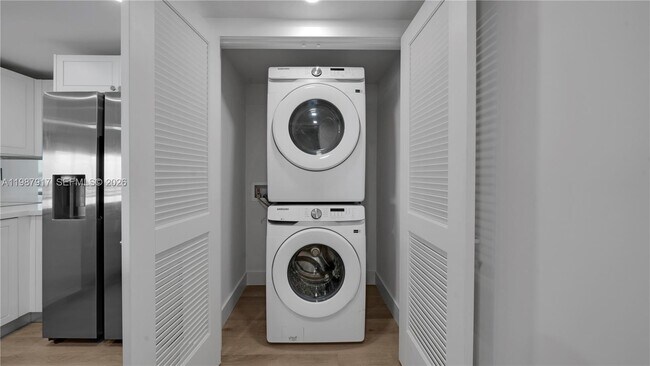 Building Photo - 555 NE 34th St