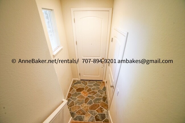 Building Photo - Lofty Living in Cloverdale's the Gardens a...