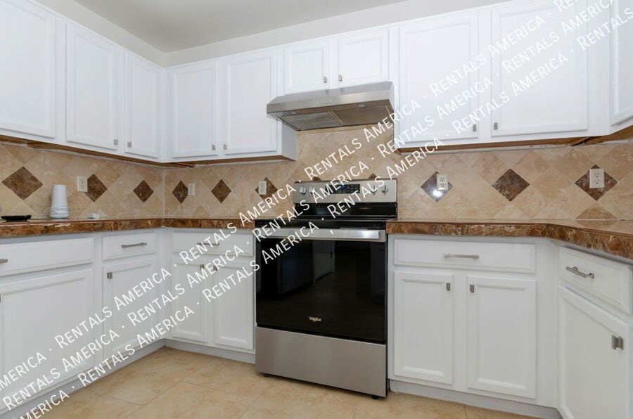 Building Photo - 2076 Silver Grass Pl