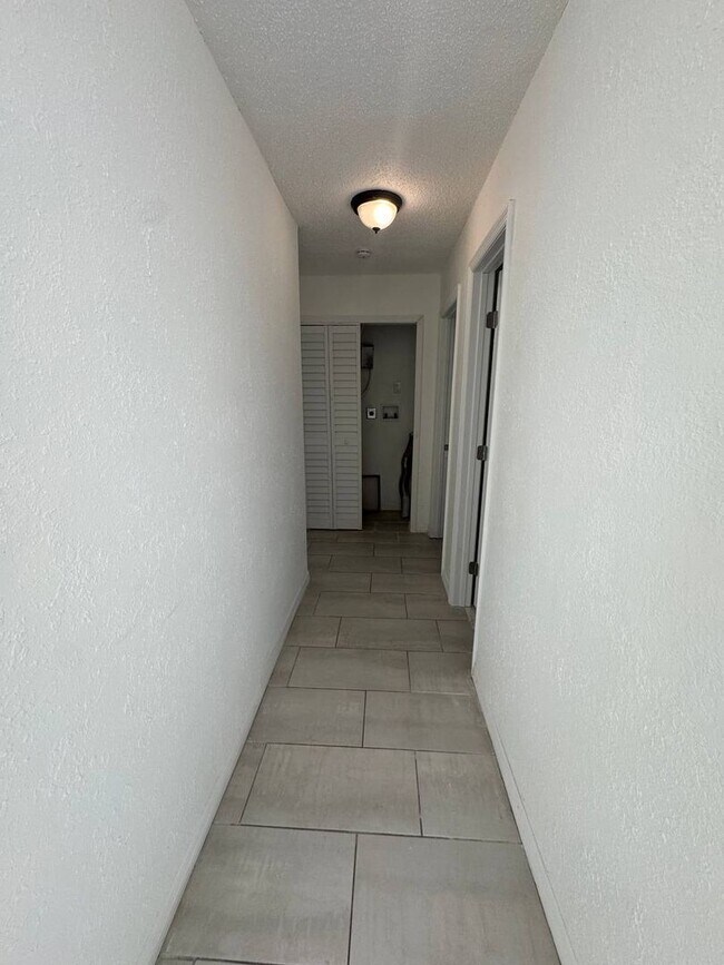 Building Photo - 2nd St