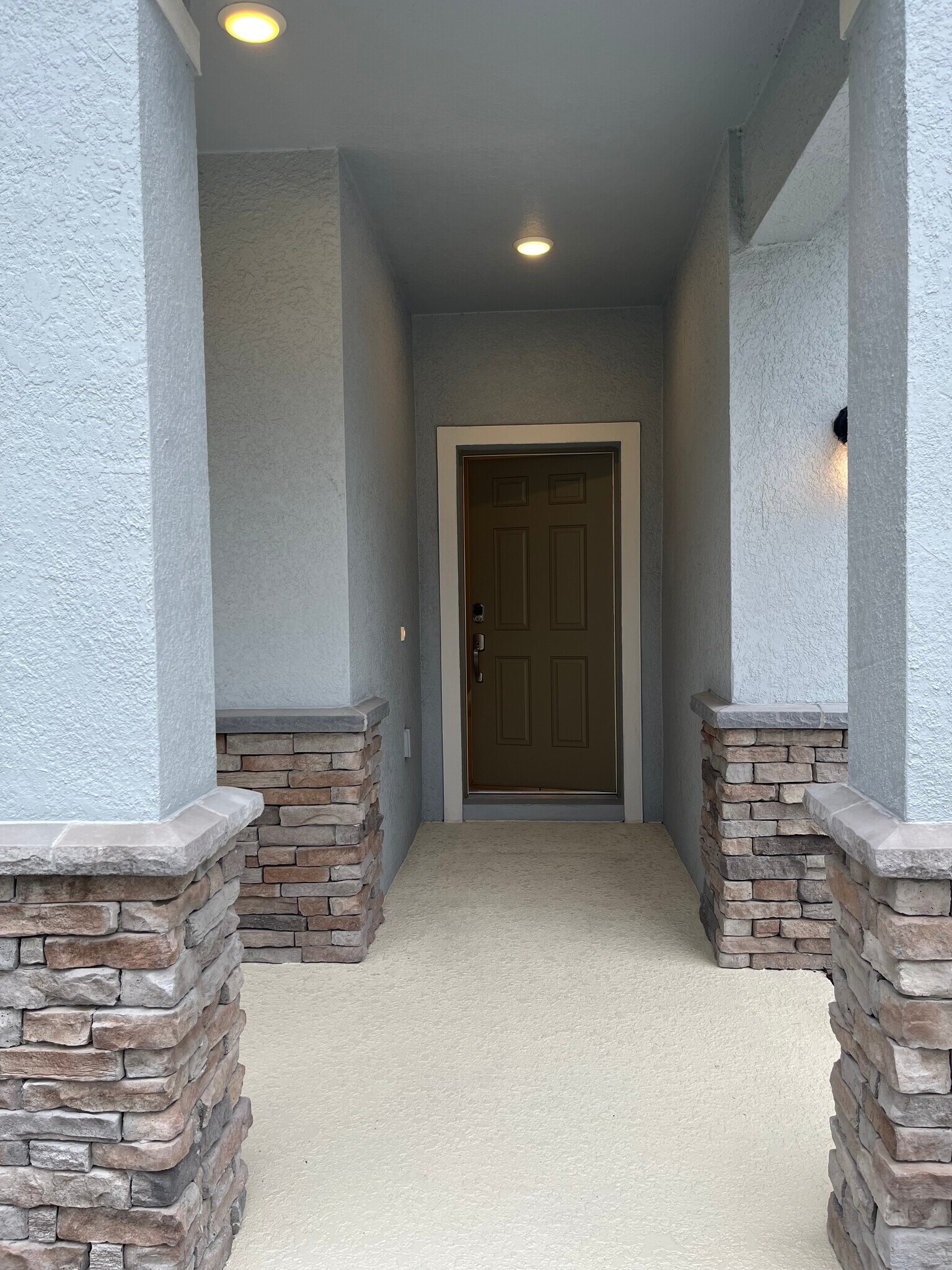 Building Photo - 1658 Blue Lagoon Cir