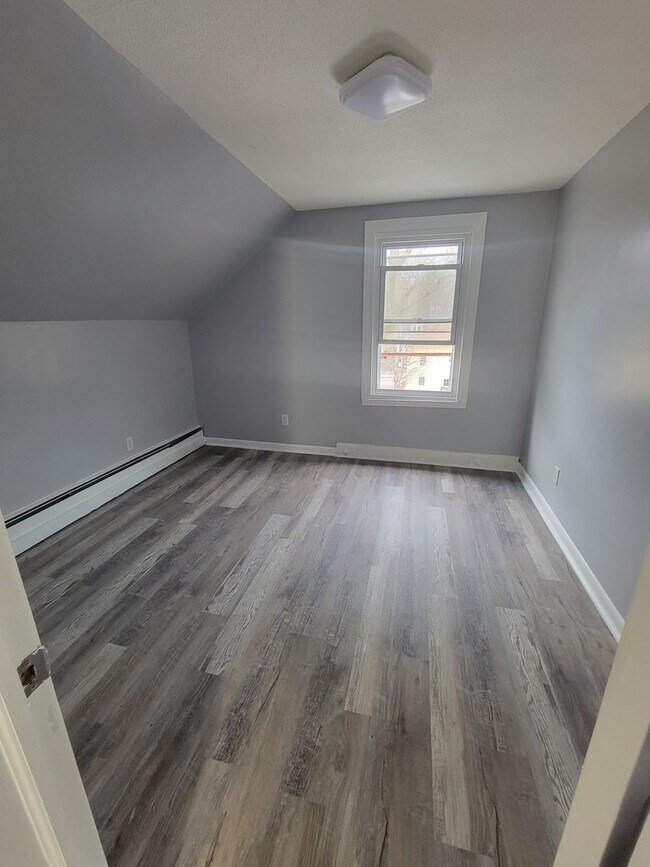 Building Photo - 29 Webster St