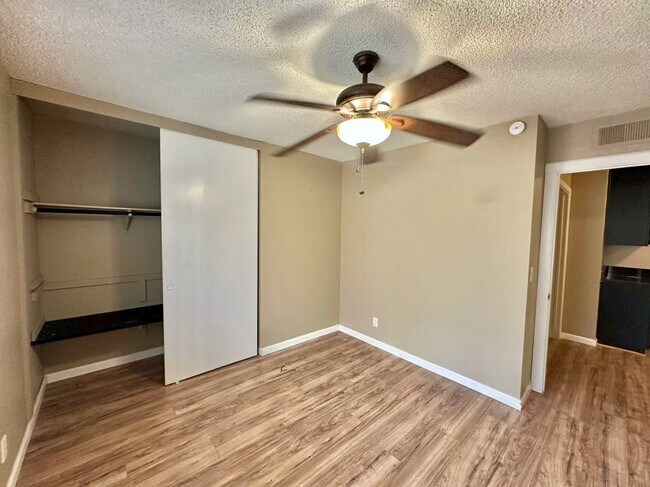 Building Photo - 6672 Peachtree Ln