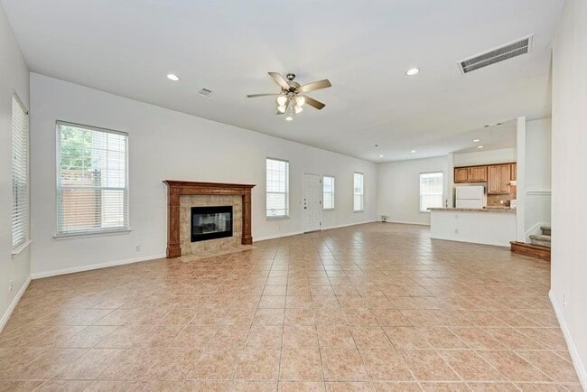 Building Photo - 1906 W 42nd St