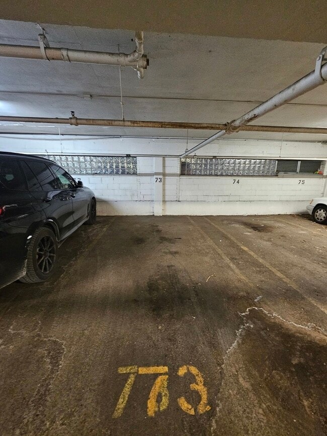 Building Photo - 5358 N Cumberland Ave