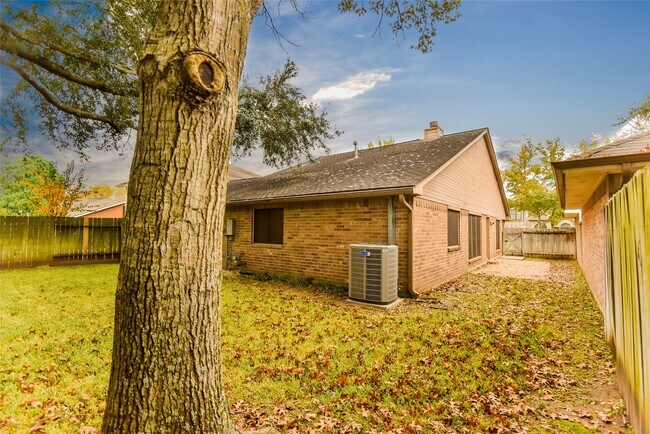 Building Photo - 3530 Santa Rosa Ln