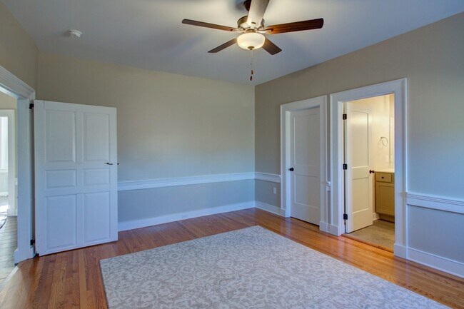 Building Photo - 796 Long Ln