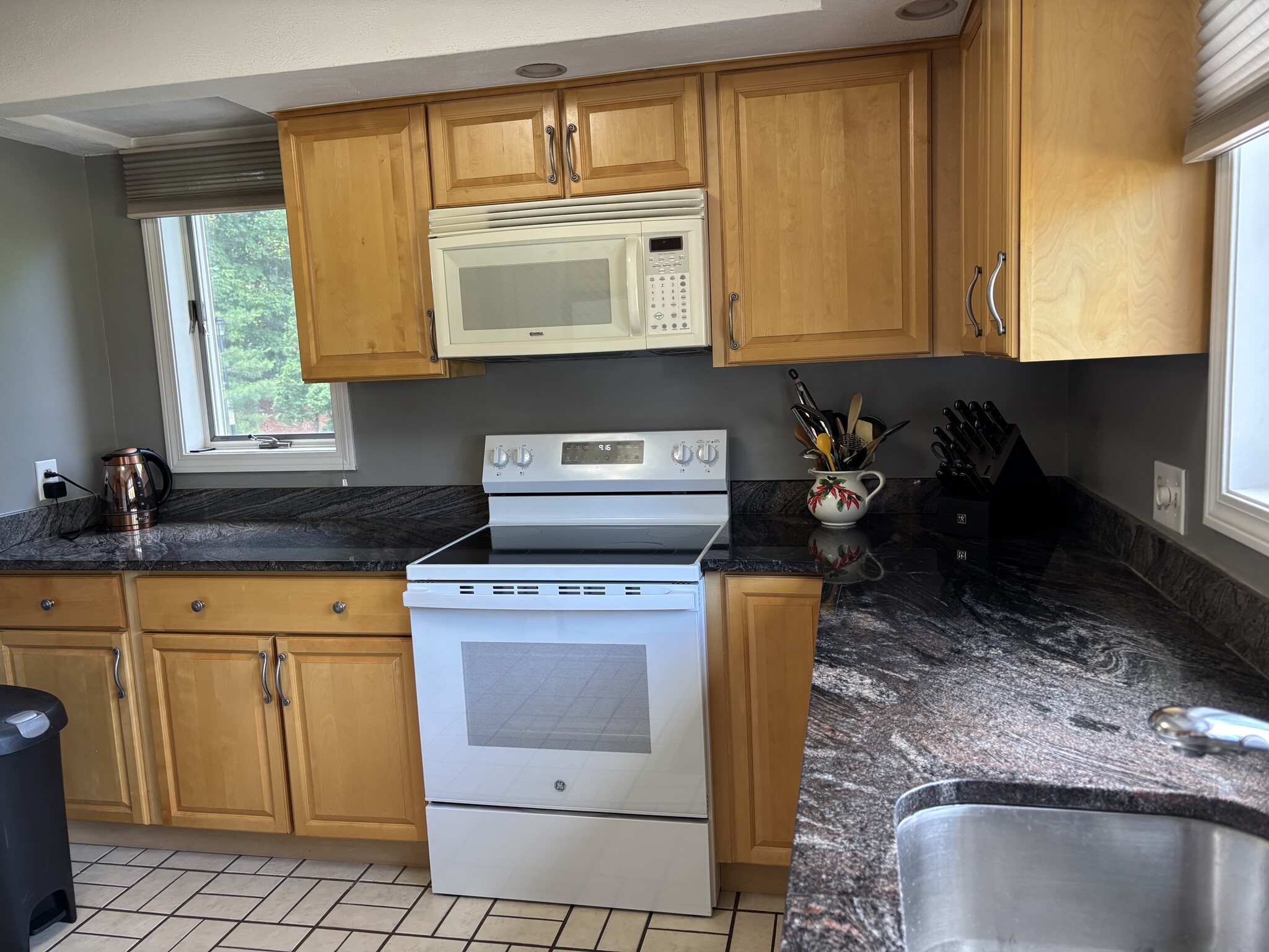 Building Photo - 701 Sherwood Forest Ln