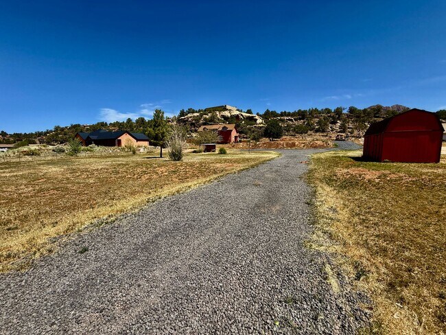 Building Photo - 4-BR Home with Horse Privileges in Apple Valley