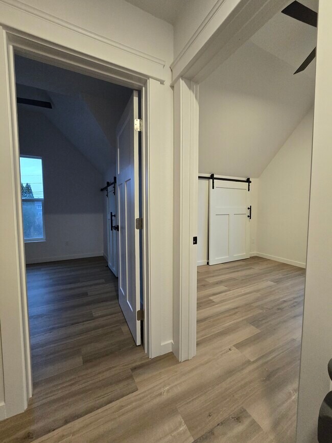 Building Photo - 515 Irving St