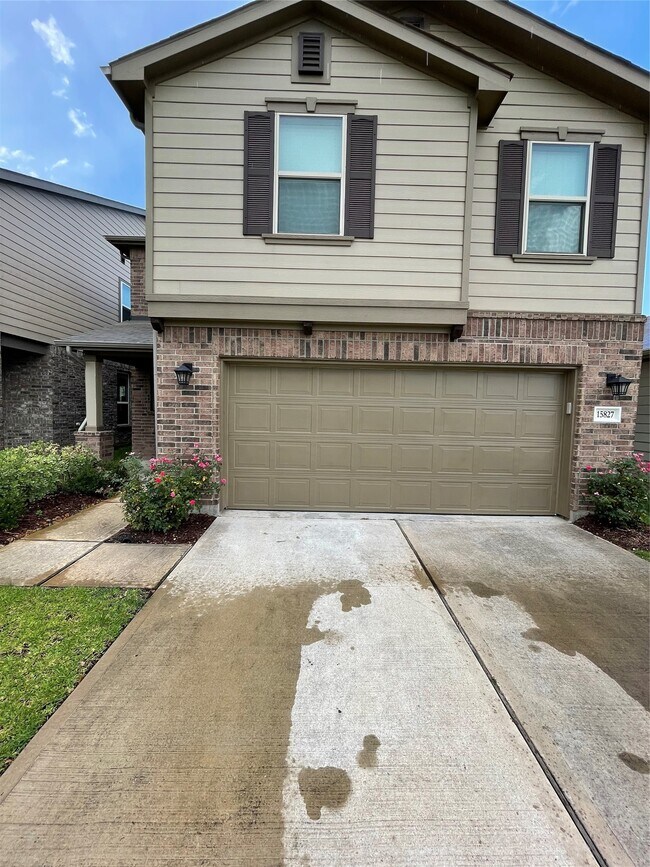 Building Photo - 15827 Copper Oak Ln