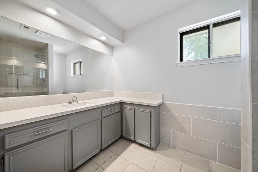 Building Photo - 11506 Hornbrook Dr