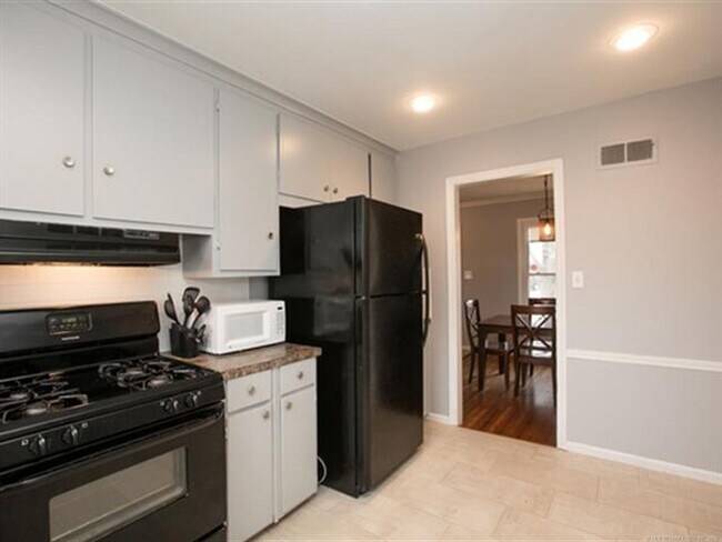 Building Photo - Brookside Bungalow!