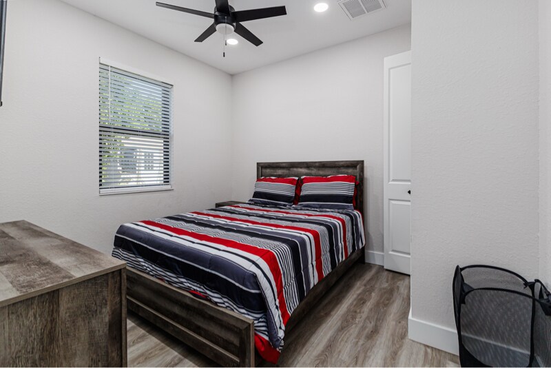 Building Photo - 550 Battle Ave