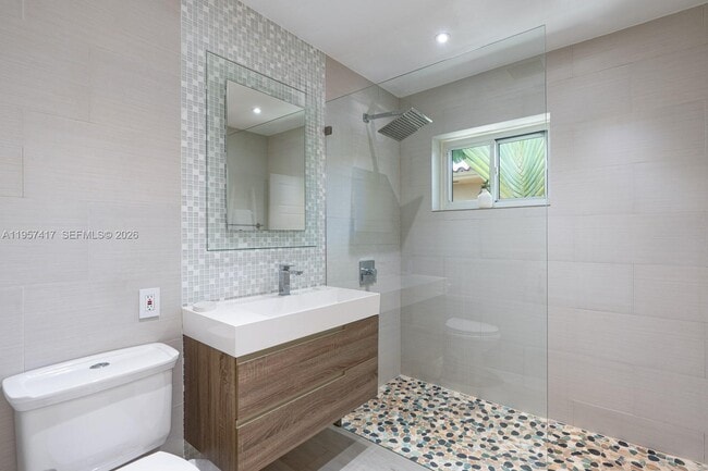 Building Photo - 7910 Hawthorne Ave