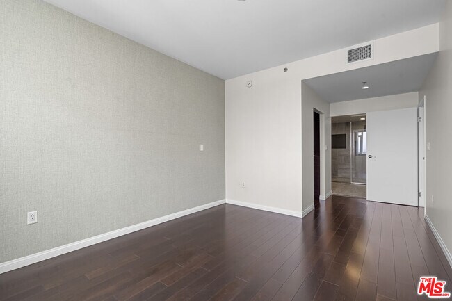 Building Photo - 3785 Wilshire Blvd