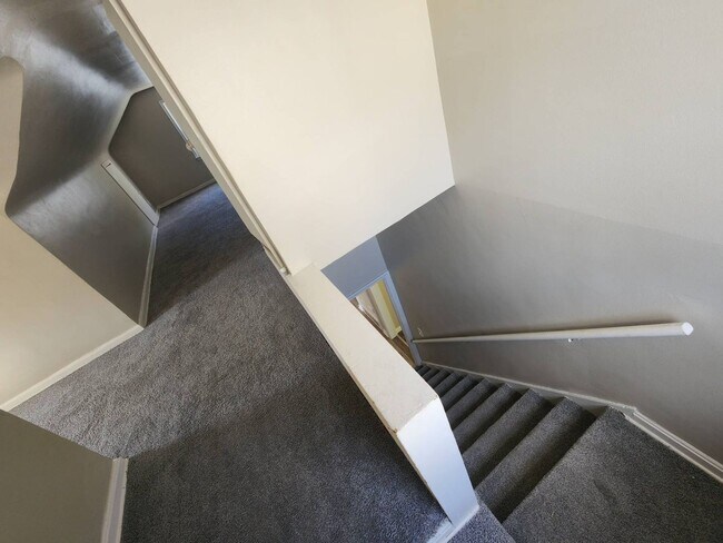 Building Photo - Charming 3-Bedroom Property in Prime Location