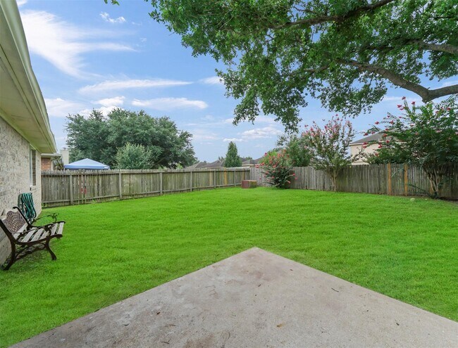 Building Photo - 5219 Bay Pines Dr