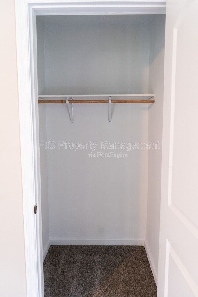 Building Photo - 614 Hillview Rd