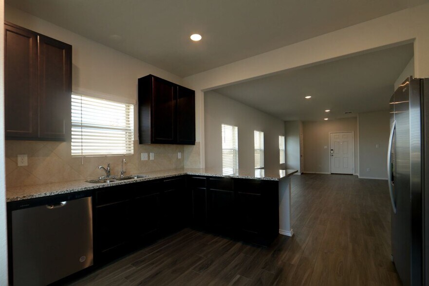 Building Photo - 2091 Olivia Dr