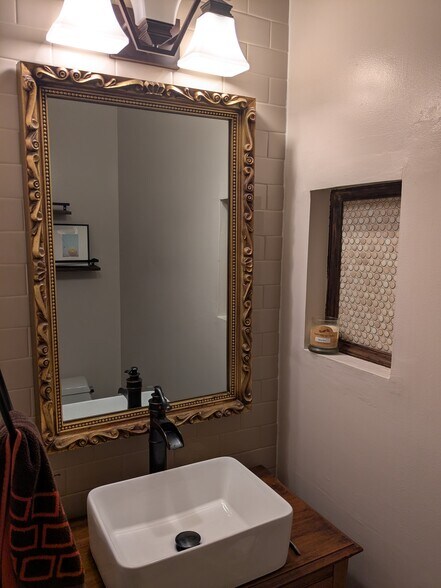 half bath - 626 Jasper St