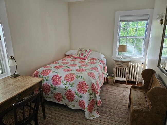 Building Photo - 6 Dunstable Rd