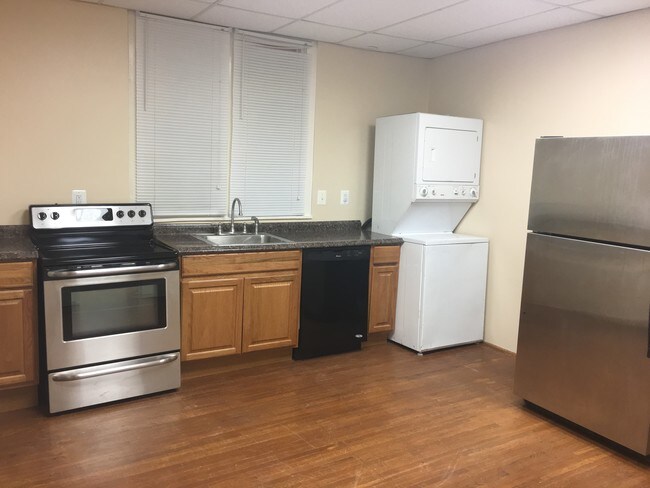 Building Photo - 3677 Park Ave