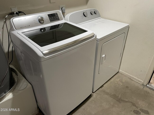 Building Photo - 3349 W Abraham Ln