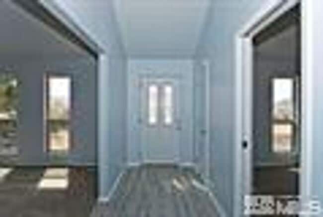 Building Photo - Beautiful, spacious single-family home